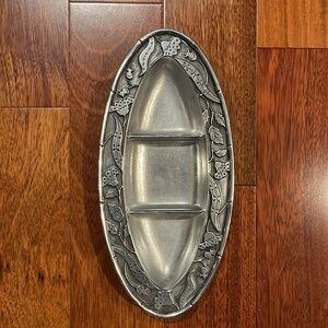 Wilton Armetale® Artesian Road Larger (14")  Oval Divided Server